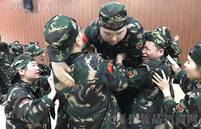 比出風采,超越自我!火爆每一個人都是“戰士”! 比出風采,超越自我!火爆每一個人都是“戰士”!